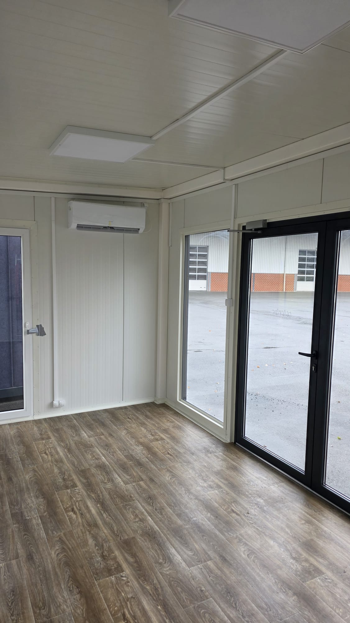 Bürocontainer / Wohncontainer 550x300cm